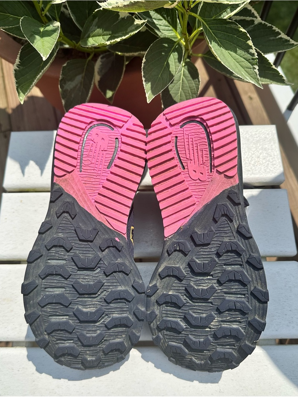 New Balance Navy womens trail Sneakers with Yellow & Pink Details - Picture 10 of 10